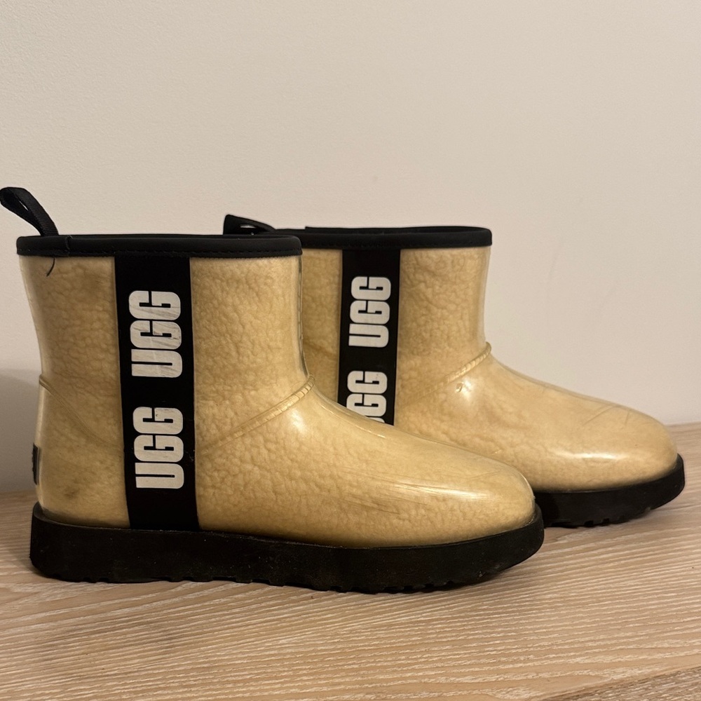 UGG Tan and Black Boots Sherpa boots size 7
